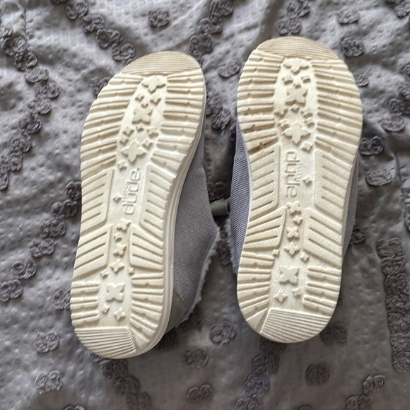 Hey Dude Wendy Light Gray Slip-On Shoes with Cream Lining - Picture 6 of 7